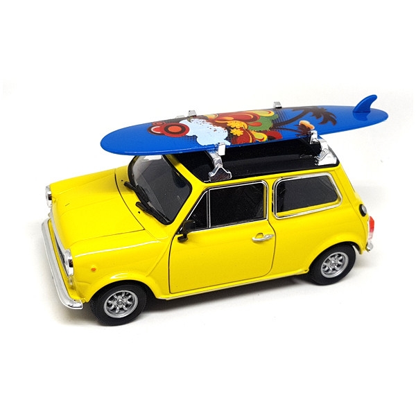 Auto 1:24 Welly MINI Cooper With Surfboa
